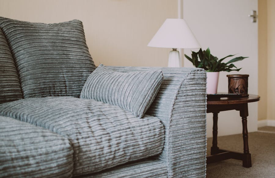 Sofa sztruksowa – dla kogo będzie odpowiednim wyborem?